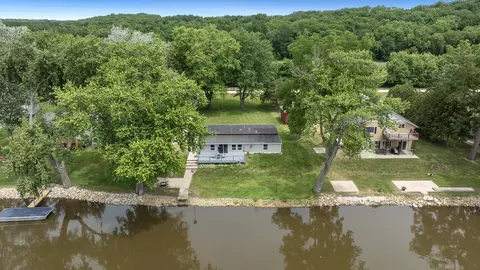 5205 W Murray Dr, Dixon, IL 61021