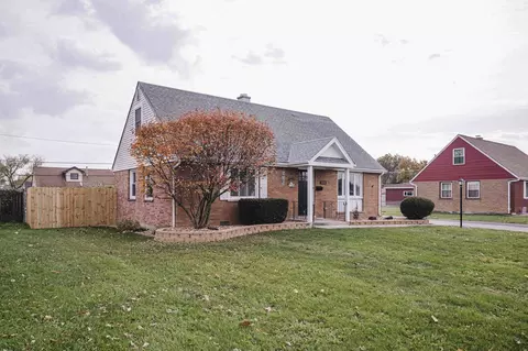 8209 New Castle Ave, Burbank, IL 60459