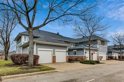 16 Brassie Ct, Woodridge, IL 60517