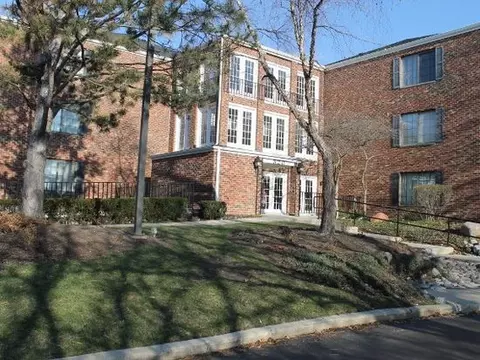 520 Biesterfield Rd #105, Elk Grove Village, IL 60007