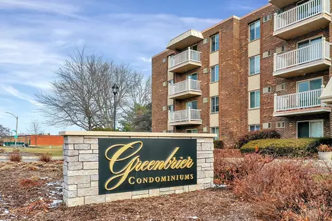 2423 N Kennicott Dr #4D, Arlington Heights, IL 60004