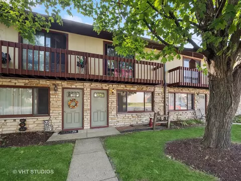 422 Lincoln Ave #B, Fox River Grove, IL 60021
