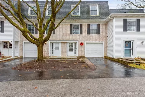 22 Wildwood Trl, Cary, IL 60013