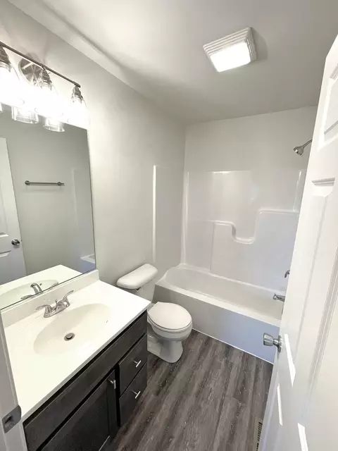 607 Apple Valley Rd, Harvard, IL 60033 photo 5