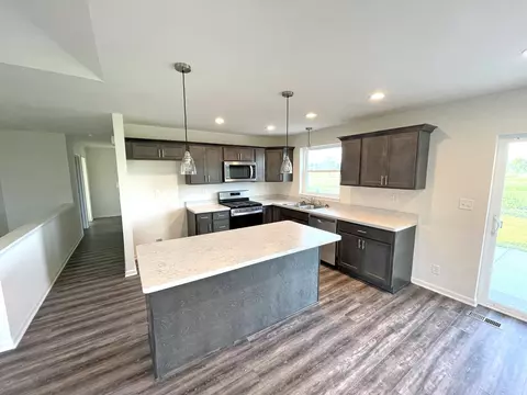 607 Apple Valley Rd, Harvard, IL 60033 photo 4