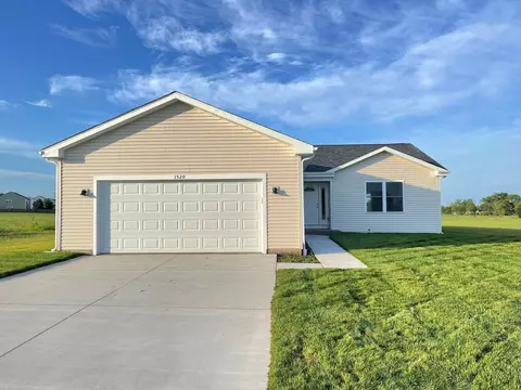 607 Apple Valley Rd, Harvard, IL 60033 photo 2
