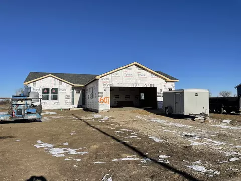 607 Apple Valley Rd, Harvard, IL 60033