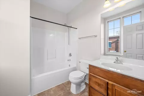 Bath - 157 River Walk Ct, Elgin, IL 60120 photo 2 of 3