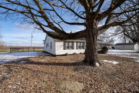 Exterior - 114 S Eastern Ave, Minier, IL 61759 photo 4 of 10