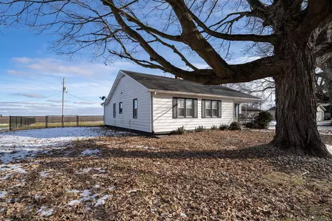 Exterior - 114 S Eastern Ave, Minier, IL 61759 photo 2 of 10