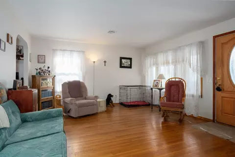 Living - 114 S Eastern Ave, Minier, IL 61759 photo 2 of 4