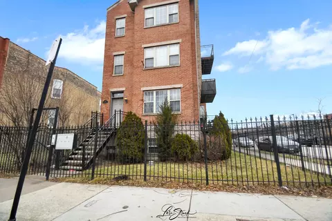 2702 W Warren Blvd #4, Chicago, IL 60612