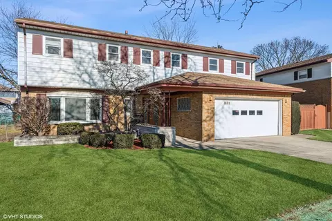 831 Winston Dr, Melrose Park, IL 60160
