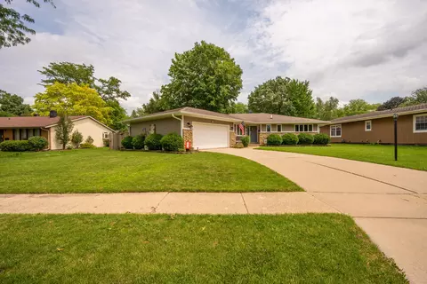 1608 Mayflower Dr, Dekalb, IL 60115