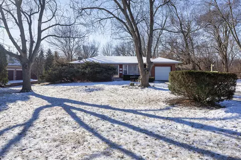 1611 Oakwood Rd, Northbrook, IL 60062