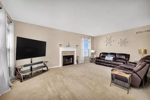 Living - 211 River Ct, Minooka, IL 60447 photo 3 of 4