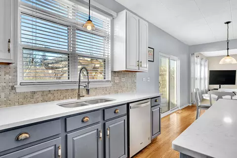 Kitchen - 211 River Ct, Minooka, IL 60447 photo 5 of 6