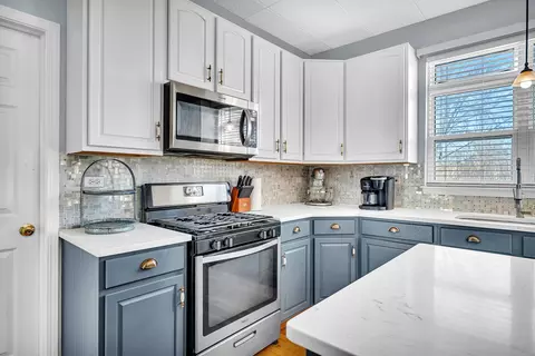 Kitchen - 211 River Ct, Minooka, IL 60447 photo 4 of 6