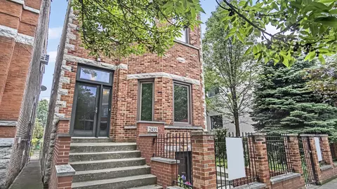 2435 W Superior St, Chicago, IL 60612