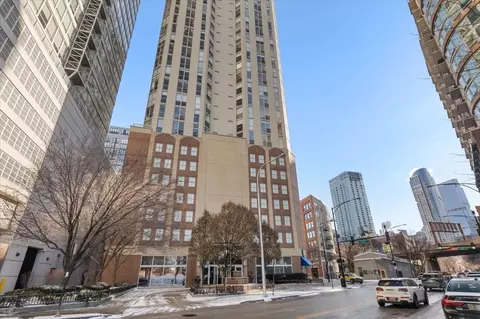 645 N Kingsbury St #1801, Chicago, IL 60654