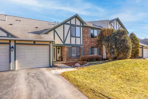 1724 N Hidden Creek Cir #4, Palatine, IL 60074