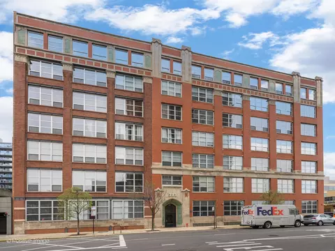 333 S Desplaines St #710, Chicago, IL 60661