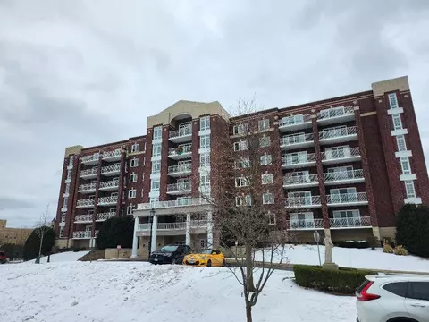 7061 W Touhy Ave #507, Niles, IL 60714