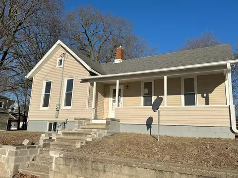 Exterior - 621 S Dixon Ave, Dixon, IL 61021 photo 1 of 4