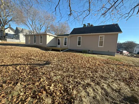 Exterior - 621 S Dixon Ave, Dixon, IL 61021 photo 2 of 4