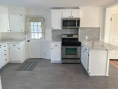 Kitchen - 621 S Dixon Ave, Dixon, IL 61021 photo 3 of 4