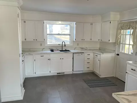Kitchen - 621 S Dixon Ave, Dixon, IL 61021 photo 1 of 4