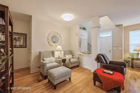 Living - 683 Central Ave, Deerfield, IL 60015 photo 4 of 4