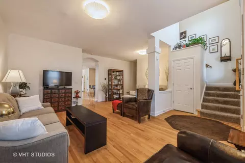 Living - 683 Central Ave, Deerfield, IL 60015 photo 1 of 4