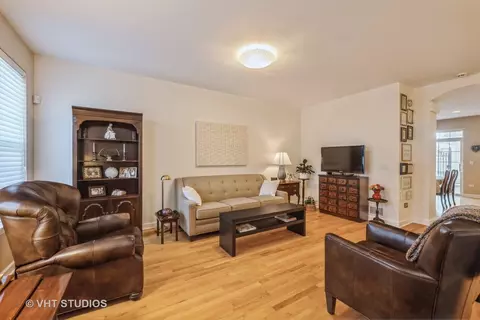 Living - 683 Central Ave, Deerfield, IL 60015 photo 2 of 4