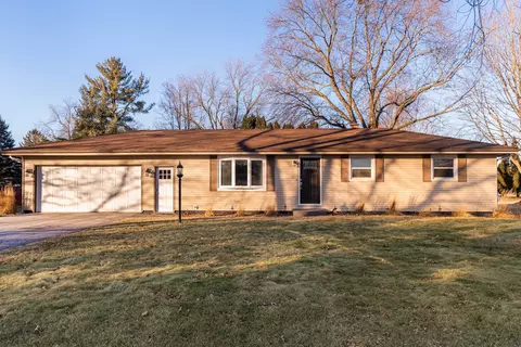 229 Alfred Dr, Sycamore, IL 60178