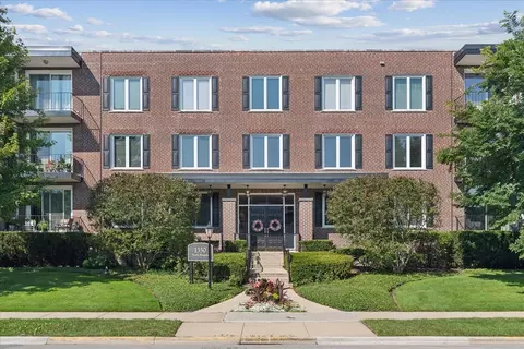 1350 N Western Ave #206, Lake Forest, IL 60045