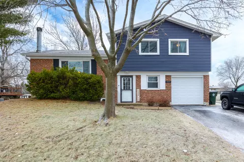 1415 Volkamer Trl, Elk Grove Village, IL 60007
