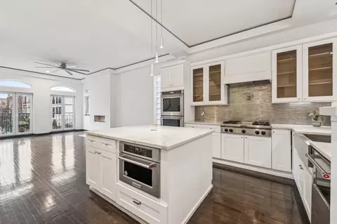 Kitchen - 528 E 45th St, Chicago, IL 60653 photo 2 of 2