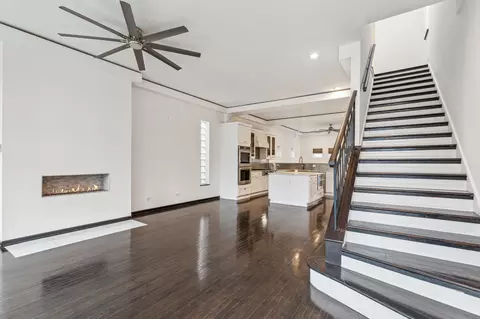 Living - 528 E 45th St, Chicago, IL 60653 photo 2 of 7