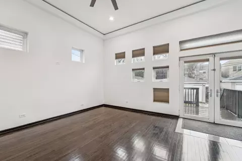 Living - 528 E 45th St, Chicago, IL 60653 photo 4 of 7