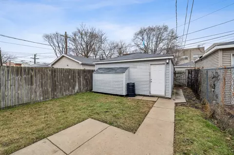 Exterior - 528 E 45th St, Chicago, IL 60653 photo 3 of 4