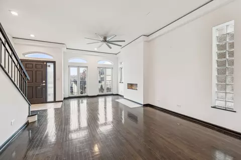 Living - 528 E 45th St, Chicago, IL 60653 photo 1 of 7