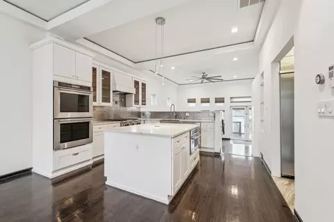 Kitchen - 528 E 45th St, Chicago, IL 60653 photo 1 of 2