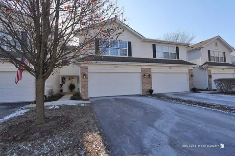 2421 Stoughton Cir, Aurora, IL 60502