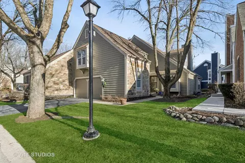 77 Whittington Crse, Saint Charles, IL 60174
