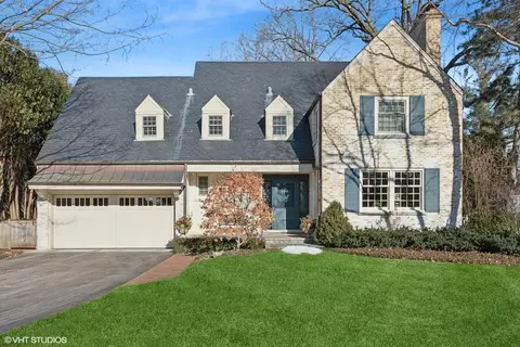 2822 Blackhawk Rd, Wilmette, IL 60091