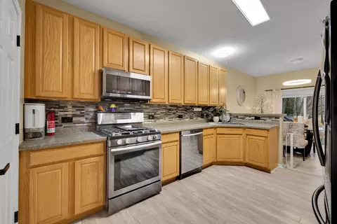 Kitchen - 145 Durango Dr, Gilberts, IL 60136 photo 1 of 1