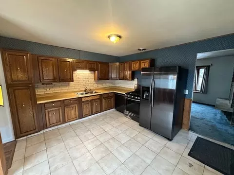Kitchen - 2606 Dove St, Rolling Meadows, IL 60008 photo 2 of 2