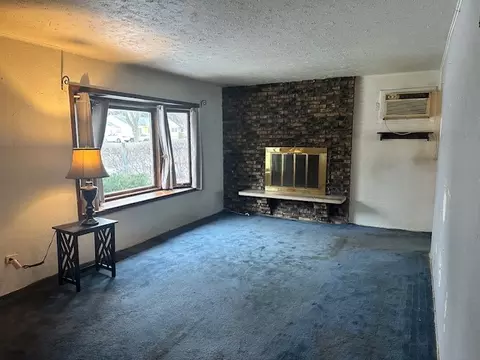 Living - 2606 Dove St, Rolling Meadows, IL 60008 photo 3 of 4