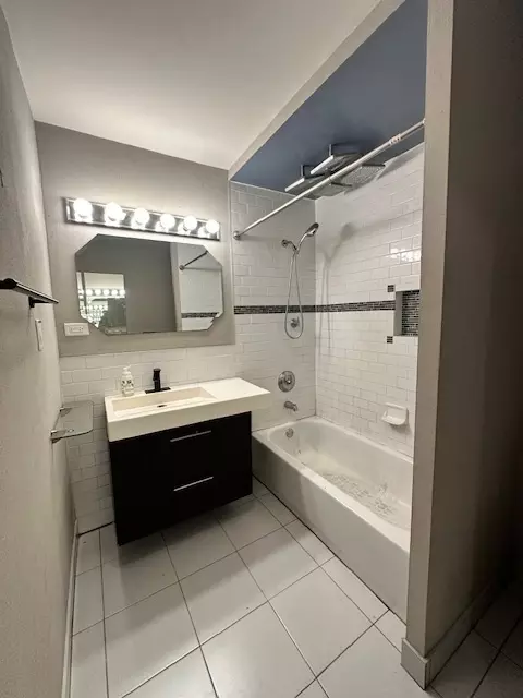 Bath - 2606 Dove St, Rolling Meadows, IL 60008 photo 4 of 4
